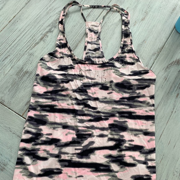 Lululemon Pink camo tank - Picture 3 of 4